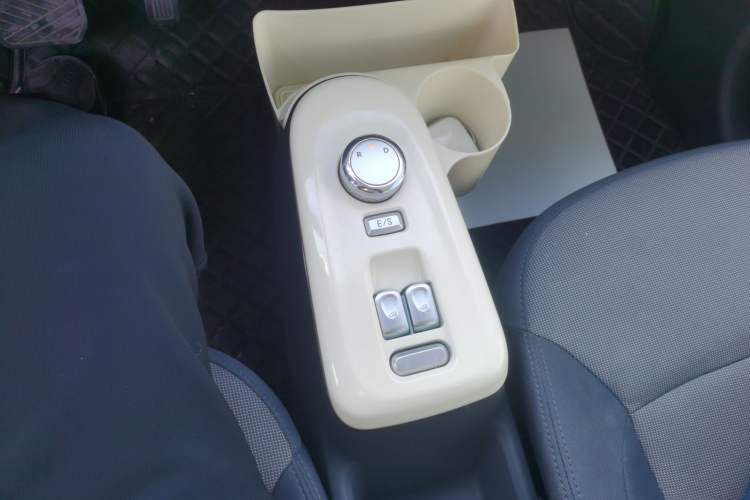 Used CHANGAN NEVO Lumin 2022 210km Sweet Edition Gear Lever