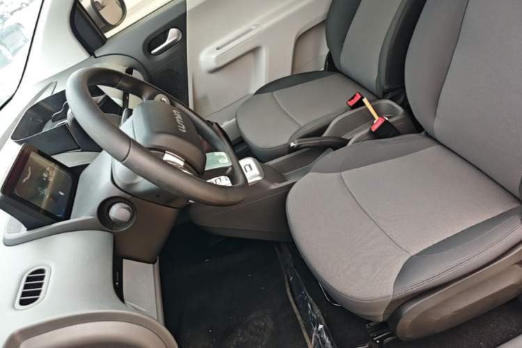 Used CHANGAN NEVO Lumin 2022 155 km – Refreshingly Sweet Edition Left Front Seat