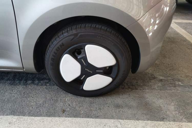 Used CHANGAN NEVO Lumin 2022 210km Sweet Edition Right Front Wheel Hub