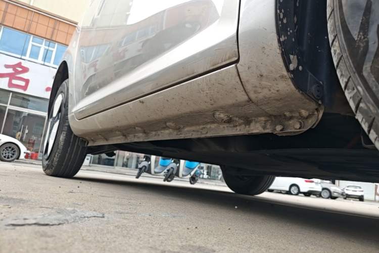 Used CHANGAN NEVO Lumin 2022 155 km – Refreshingly Sweet Edition Right Side Sill