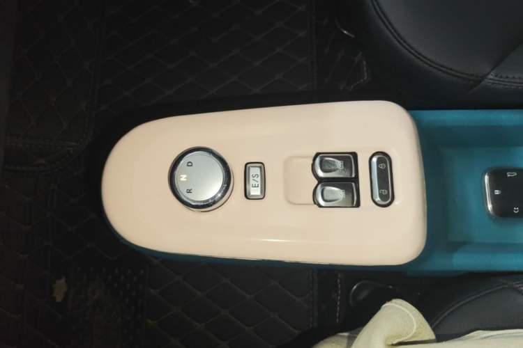 Used CHANGAN NEVO Lumin 2022 210km Sweet Edition Gear Lever