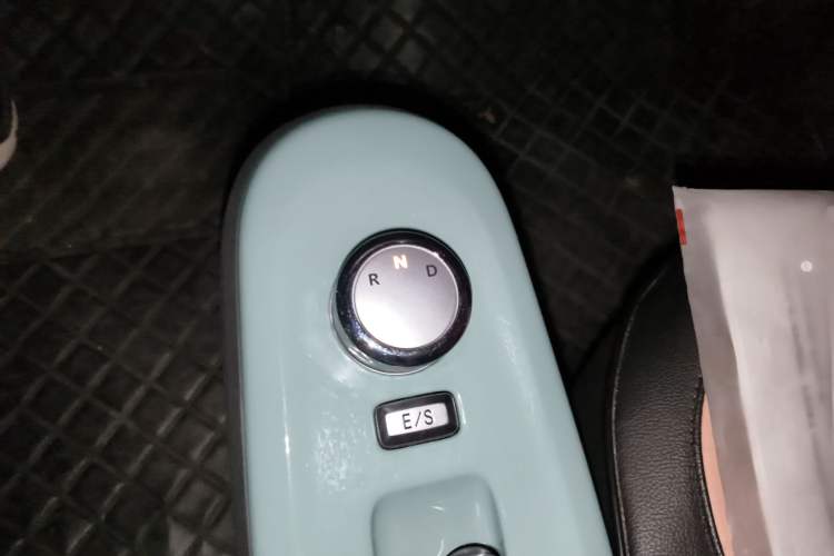 Used CHANGAN NEVO Lumin 2022 210km Sweet Edition Gear Lever