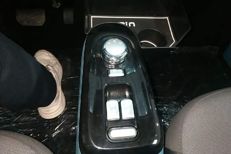 Used CHANGAN NEVO Lumin 2022 155 km – Refreshingly Sweet Edition Gear Lever