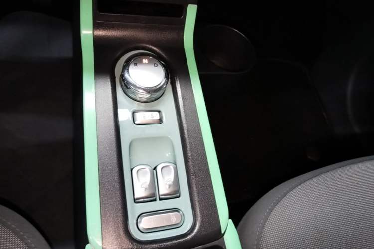 Used CHANGAN NEVO Lumin 2022 210km Sweet Edition Gear Lever