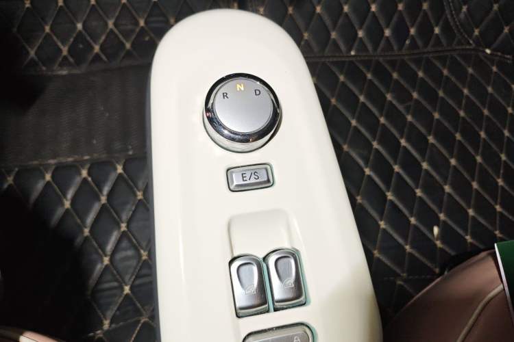 Used CHANGAN NEVO Lumin 2022 210km Sweet Edition Gear Lever