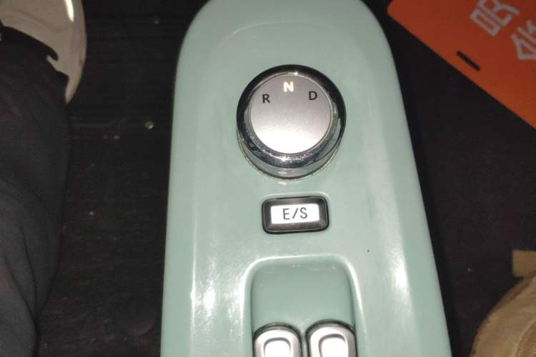 Used CHANGAN NEVO Lumin 2022 210km Sweet Edition Gear Lever