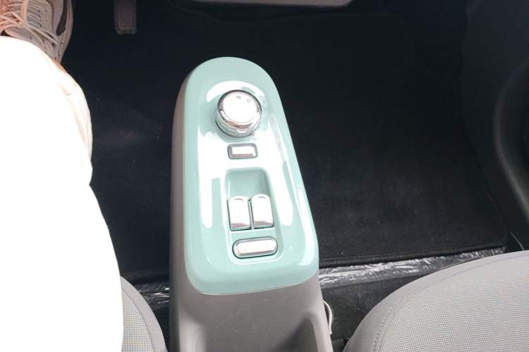 Used CHANGAN NEVO Lumin 2022 155 km – Refreshingly Sweet Edition Gear Lever