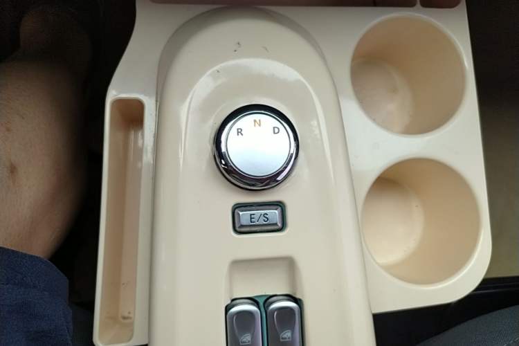 Used CHANGAN NEVO Lumin 2022 155 km – Refreshingly Sweet Edition Gear Lever