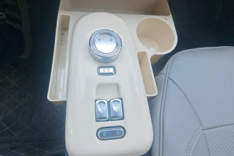 Used CHANGAN NEVO Lumin 2022 210km Sweet Edition Gear Lever