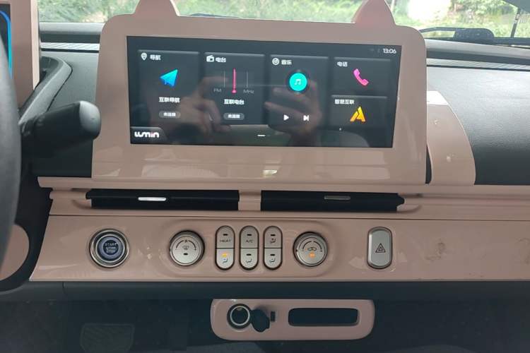 Used CHANGAN NEVO Lumin 2022 301km Honey-Sweet Version Audio And AC Panel