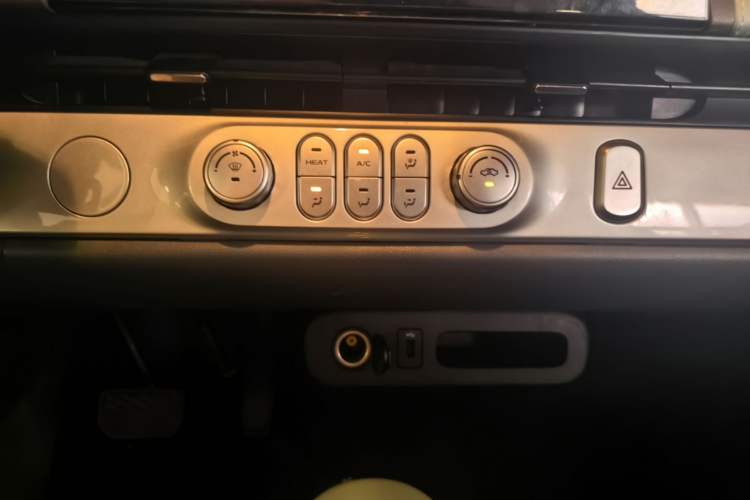 Used CHANGAN NEVO Lumin 2022 210km Sweet Edition Audio And AC Panel
