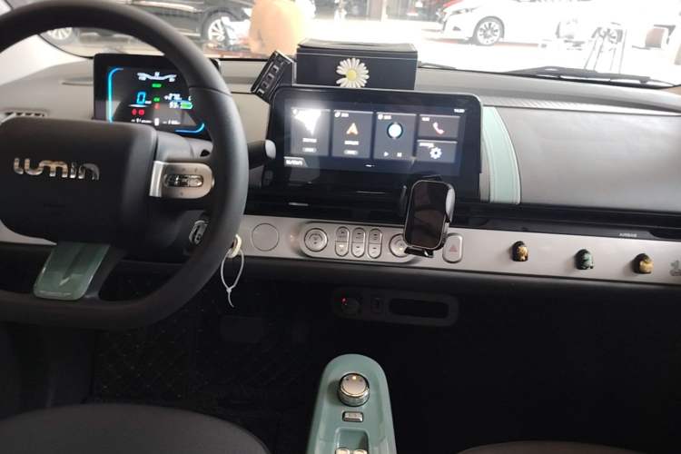Used CHANGAN NEVO Lumin 2022 301km Honey-Sweet Version Audio And AC Panel