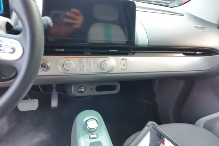 Used CHANGAN NEVO Lumin 2022 301km Honey-Sweet Version Audio And AC Panel