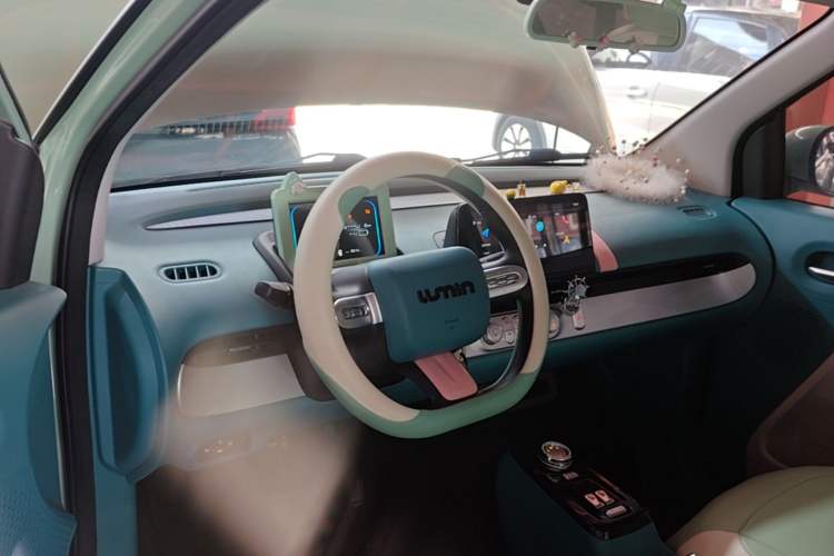 Used CHANGAN NEVO Lumin 2022 210km Sweet Edition Center Console