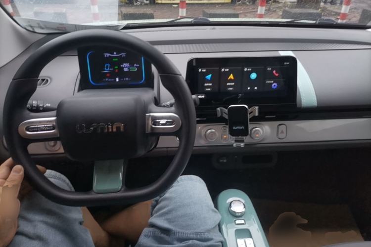 Used CHANGAN NEVO Lumin 2022 210km Sweet Edition Center Console