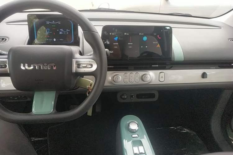 Used CHANGAN NEVO Lumin 2022 155 km – Refreshingly Sweet Edition Center Console