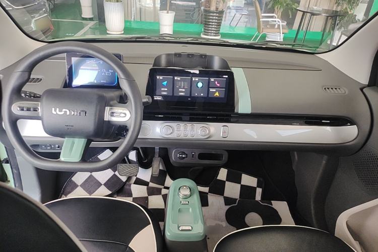 Used CHANGAN NEVO Lumin 2022 210km Sweet Edition Center Console
