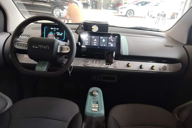 Used CHANGAN NEVO Lumin 2022 301km Honey-Sweet Version Center Console