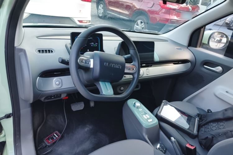 Used CHANGAN NEVO Lumin 2022 301km Honey-Sweet Version Center Console