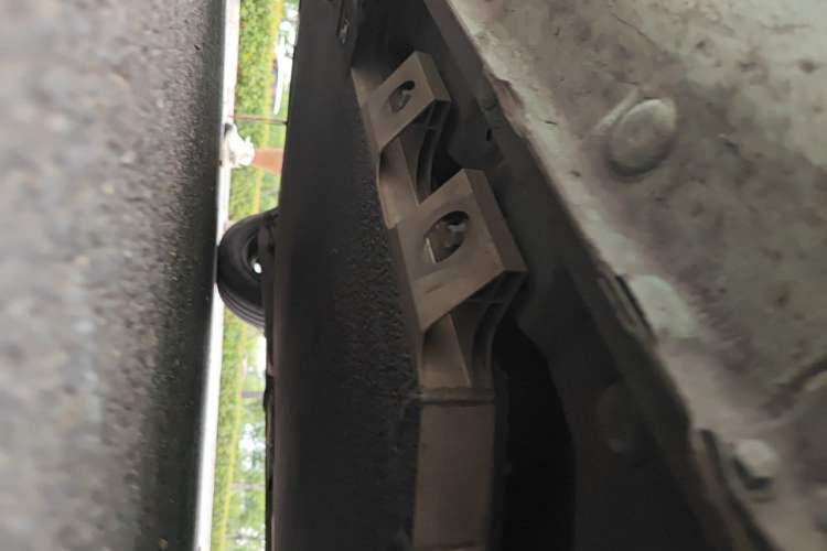 Used CHANGAN NEVO Lumin 2022 301km Honey-Sweet Version Chassis Front Right