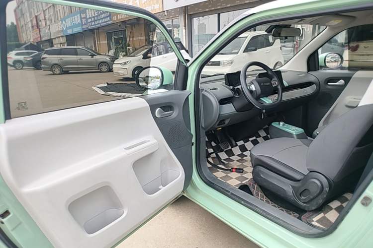 Used CHANGAN NEVO Lumin 2022 155 km – Refreshingly Sweet Edition Driver Seat