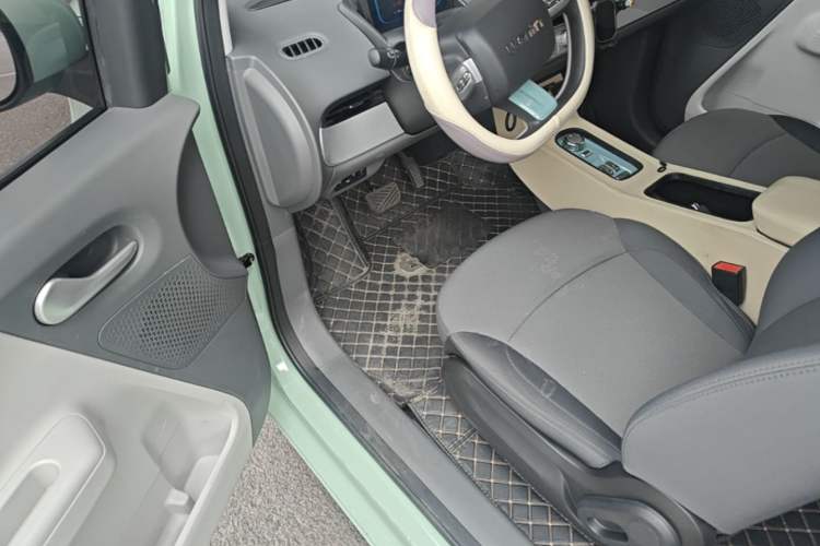 Used CHANGAN NEVO Lumin 2022 155 km – Refreshingly Sweet Edition Driver Seat