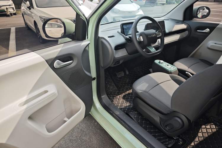Used CHANGAN NEVO Lumin 2022 155 km – Refreshingly Sweet Edition Driver Seat