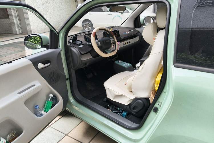 Used CHANGAN NEVO Lumin 2022 155 km – Refreshingly Sweet Edition Driver Seat
