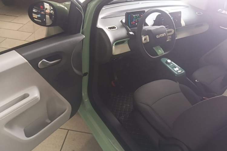 Used CHANGAN NEVO Lumin 2022 155 km – Refreshingly Sweet Edition Driver Seat