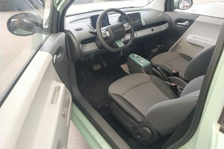Used CHANGAN NEVO Lumin 2022 155 km – Refreshingly Sweet Edition Driver Seat