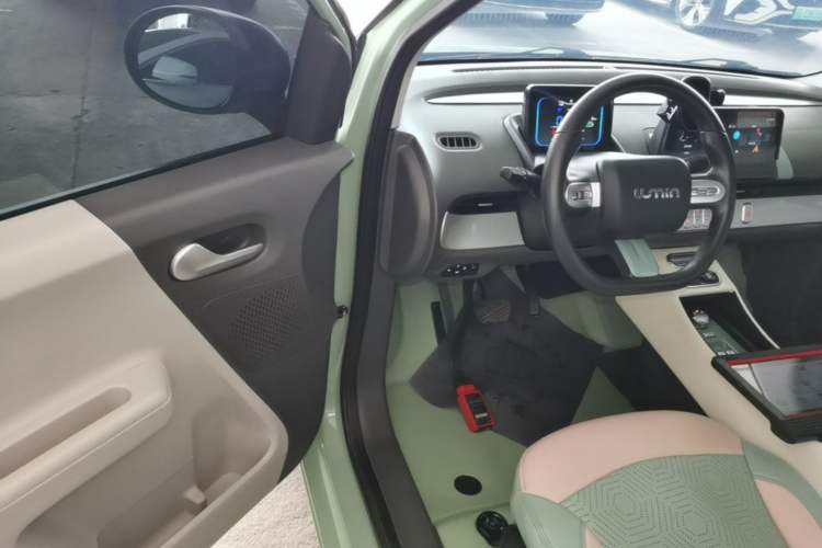 Used CHANGAN NEVO Lumin 2022 155 km – Refreshingly Sweet Edition Driver Seat