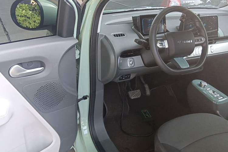 Used CHANGAN NEVO Lumin 2022 155 km – Refreshingly Sweet Edition Driver Seat