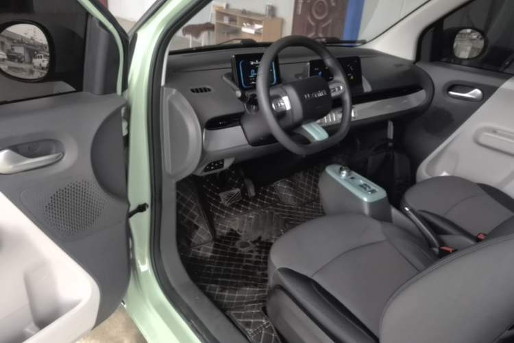 Used CHANGAN NEVO Lumin 2022 155 km – Refreshingly Sweet Edition Driver Seat