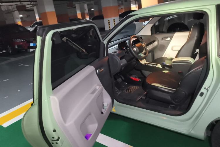 Used CHANGAN NEVO Lumin 2022 155 km – Refreshingly Sweet Edition Driver Seat