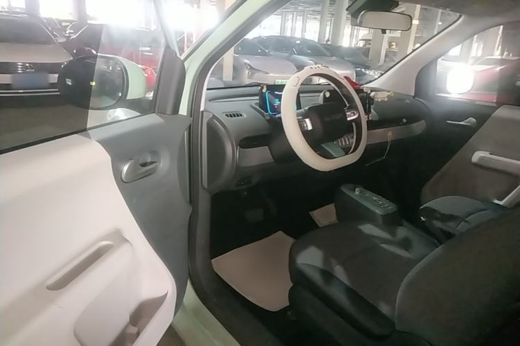 Used CHANGAN NEVO Lumin 2022 155 km – Refreshingly Sweet Edition Driver Seat