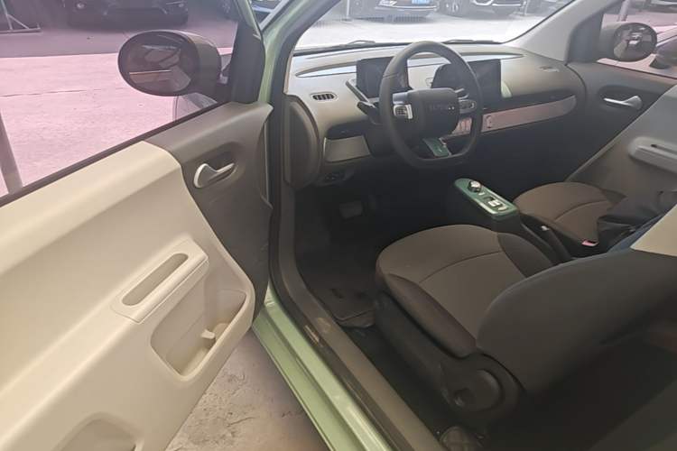 Used CHANGAN NEVO Lumin 2022 155 km – Refreshingly Sweet Edition Driver Seat