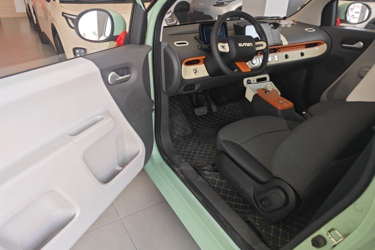 Used CHANGAN NEVO Lumin 2022 155 km – Refreshingly Sweet Edition Driver Seat