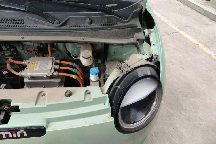 Used CHANGAN NEVO Lumin 2022 301km Honey-Sweet Version Engine Bay Left