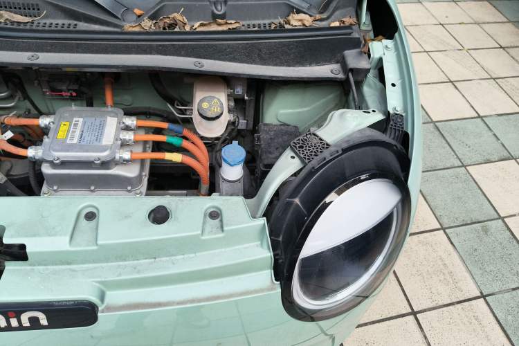 Used CHANGAN NEVO Lumin 2022 155 km – Refreshingly Sweet Edition Engine Bay Left