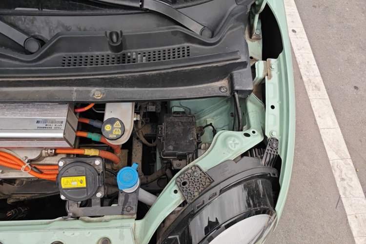 Used CHANGAN NEVO Lumin 2022 301km Honey-Sweet Version Engine Bay Left