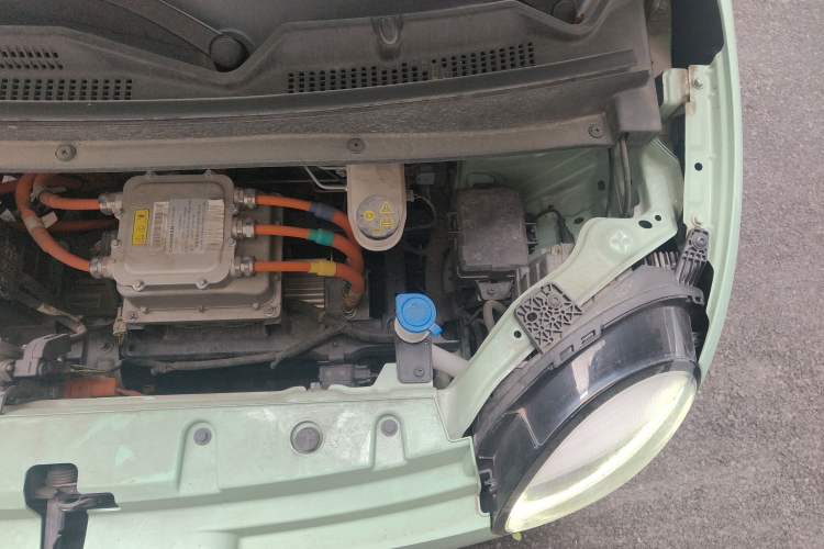 Used CHANGAN NEVO Lumin 2022 301km Honey-Sweet Version Engine Bay Left