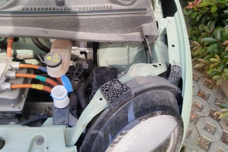 Used CHANGAN NEVO Lumin 2022 155 km – Refreshingly Sweet Edition Engine Bay Left