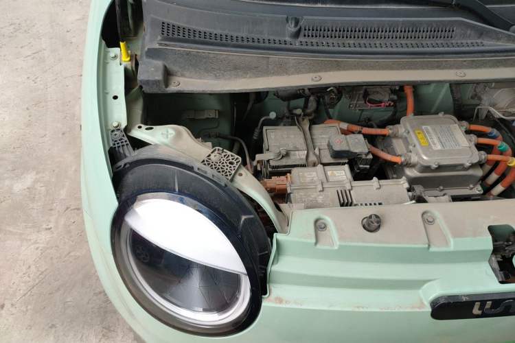 Used CHANGAN NEVO Lumin 2022 301km Honey-Sweet Version Engine Bay Right