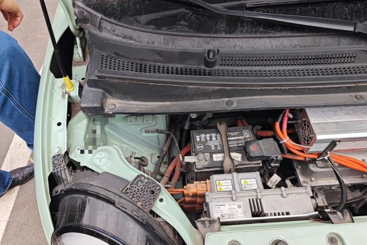 Used CHANGAN NEVO Lumin 2022 301km Honey-Sweet Version Engine Bay Right