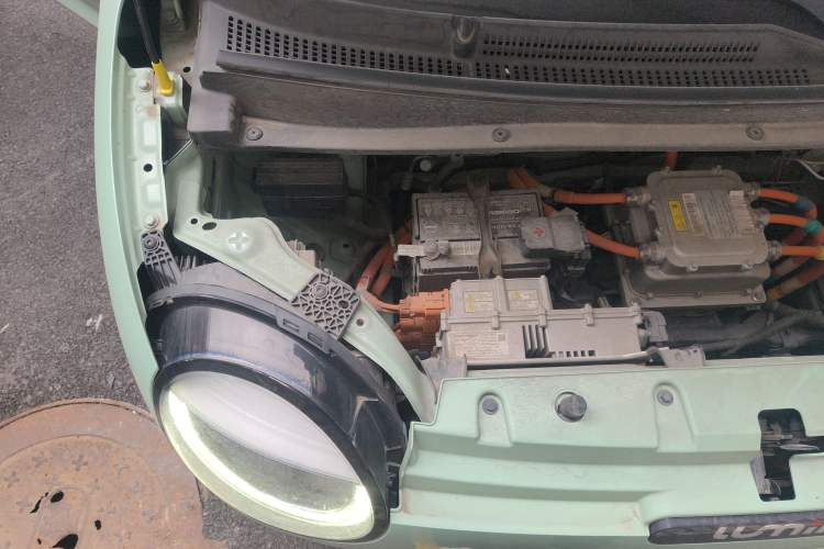 Used CHANGAN NEVO Lumin 2022 301km Honey-Sweet Version Engine Bay Right