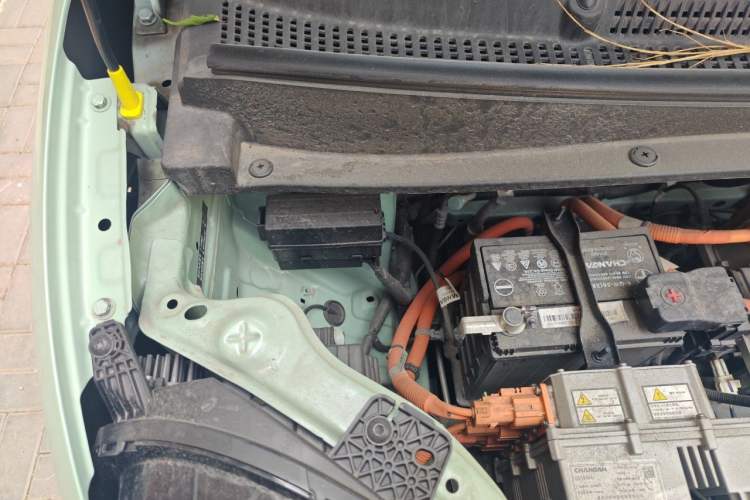 Used CHANGAN NEVO Lumin 2022 301km Honey-Sweet Version Engine Bay Right