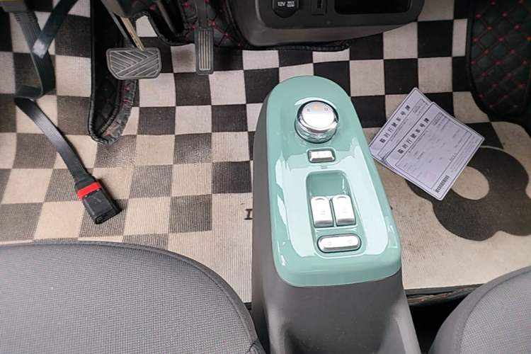 Used CHANGAN NEVO Lumin 2022 155 km – Refreshingly Sweet Edition Gear Lever