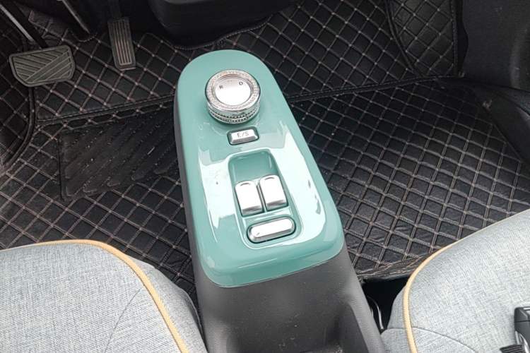 Used CHANGAN NEVO Lumin 2022 210km Sweet Edition Gear Lever