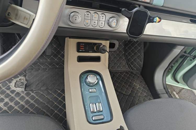 Used CHANGAN NEVO Lumin 2022 155 km – Refreshingly Sweet Edition Gear Lever