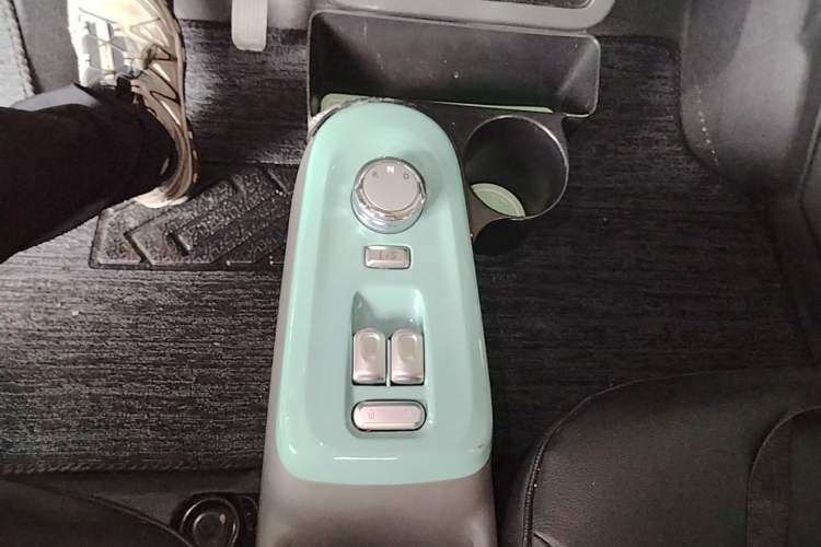 Used CHANGAN NEVO Lumin 2022 210km Sweet Edition Gear Lever